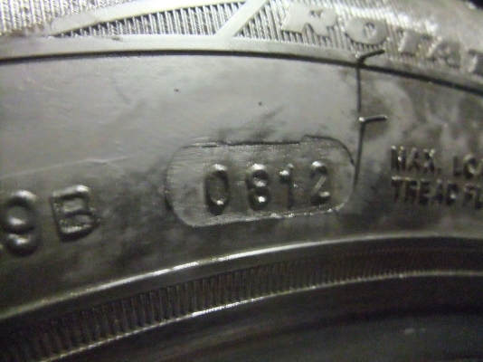 ยาง thunderer 205/60/15 ปี 12