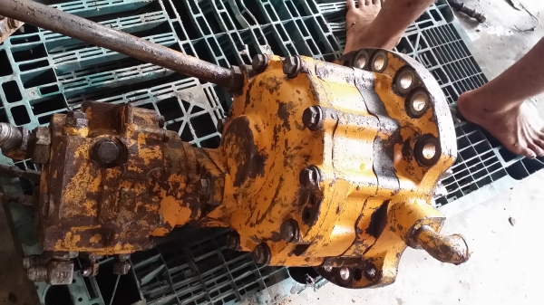 ขายด่วน มอเตอร์สวิง KOMATSU PC120-3