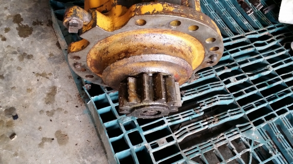 ขายด่วน มอเตอร์สวิง KOMATSU PC120-3