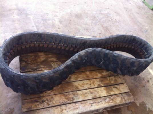 ขายแทรคยาง รถขุด PC30/PC35 ติดต่อ 081-2990958/089-8368497