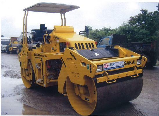 รถบดถนนสั่นสะเทือนล้อเหล็กคู่ SAKAI รุ่น SW652H-1K