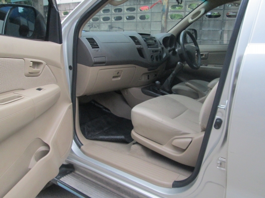 VIGO 4WD 2.5E MT Double Cab SILVER