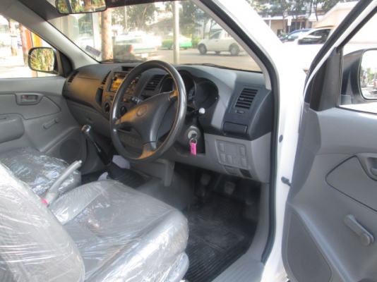 VIGO 2WD 2.5J MT Standard Cab WHITE