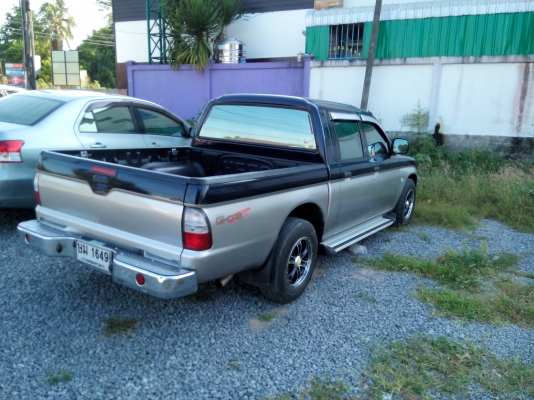 ขาย สตราด้า 4 ประตู 2.8 ปี2004 สี น้ำเงิน - เทา