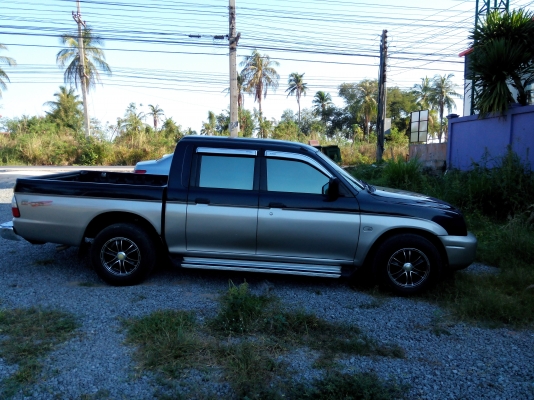 ขาย สตราด้า 4 ประตู 2.8 ปี2004 สี น้ำเงิน - เทา