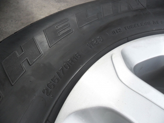 ล้อแม็ก เชฟ 16นิ้ว 6รู พร้อมยาง 265/70R16ปี11 สวยๆ 4 ล้อ ราคา 6900 บาท