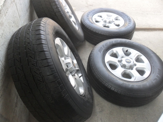 ล้อแม็ก เชฟ 16นิ้ว 6รู พร้อมยาง 265/70R16ปี11 สวยๆ 4 ล้อ ราคา 6900 บาท