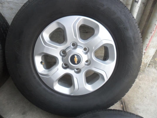 ล้อแม็ก เชฟ 16นิ้ว 6รู พร้อมยาง 265/70R16ปี11 สวยๆ 4 ล้อ ราคา 6900 บาท