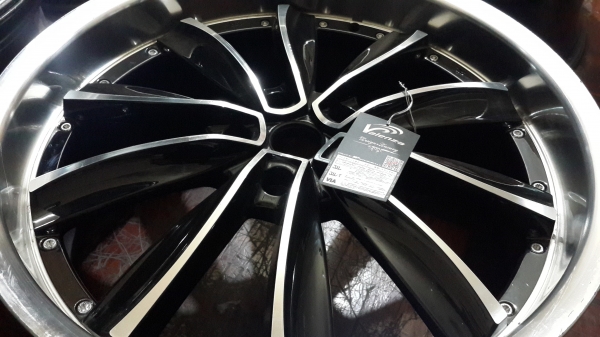 Valensa sabi(ลายใบพัด) ขอบ 20 5รู114 แม็กโชว์ไม่เคยใช้งาน มีคู่เดียว Valensa sabi(ลายใบพัด) ขอบ 20 5รู114 แม็กโชว์ไม่เคยใช้งาน มีคู่เดียว