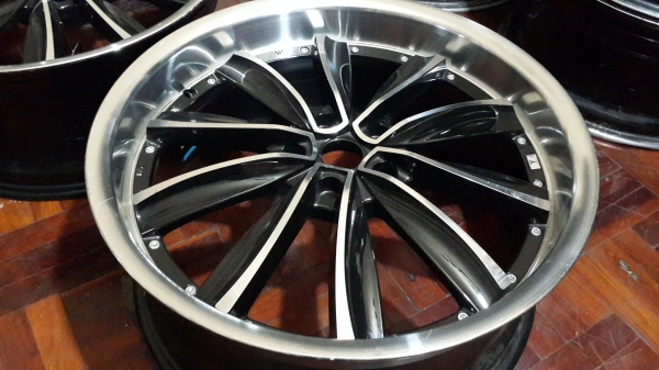 Valensa sabi(ลายใบพัด) ขอบ 20 5รู114 แม็กโชว์ไม่เคยใช้งาน มีคู่เดียว Valensa sabi(ลายใบพัด) ขอบ 20 5รู114 แม็กโชว์ไม่เคยใช้งาน มีคู่เดียว