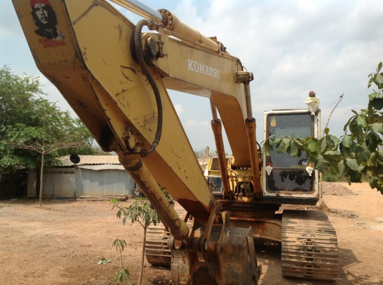 ขายรถอบ็คโฮ  KOMATSU  pc 200-5   คอลโทลสั้น  ไฟฟ้าครบ สภาพดี พร้อมทำงาน มีเอกสารแจ้งจำหน่าย