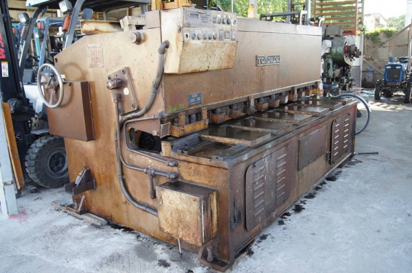 เครืองตัดเหล็ก ขนาด 3 เมตร TOYOKOKI ราคา 380,000.- บาท เครืองตัดเหล็ก ขนาด 3 เมตร TOYOKOKI ราคา 380,000.- บาท