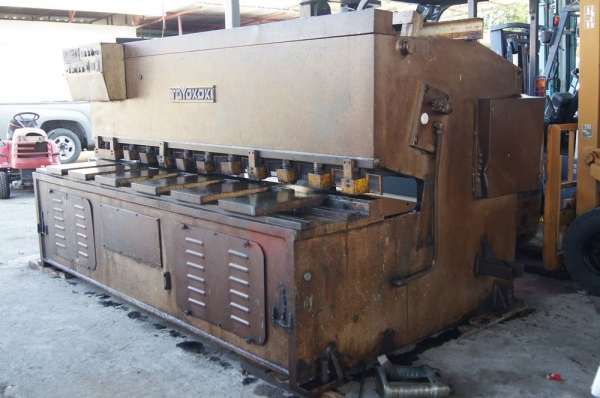 เครืองตัดเหล็ก ขนาด 3 เมตร TOYOKOKI ราคา 380,000.- บาท เครืองตัดเหล็ก ขนาด 3 เมตร TOYOKOKI ราคา 380,000.- บาท