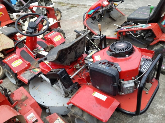 ขาย รถตัดหญ้า นั่งขับ เครื่องยนต์เบนซิล มีให้เลือกหลายคัน มือสองญี่ปุ่น