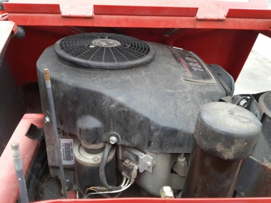 ขาย รถตัดหญ้า นั่งขับ เครื่องยนต์เบนซิล มีให้เลือกหลายคัน มือสองญี่ปุ่น