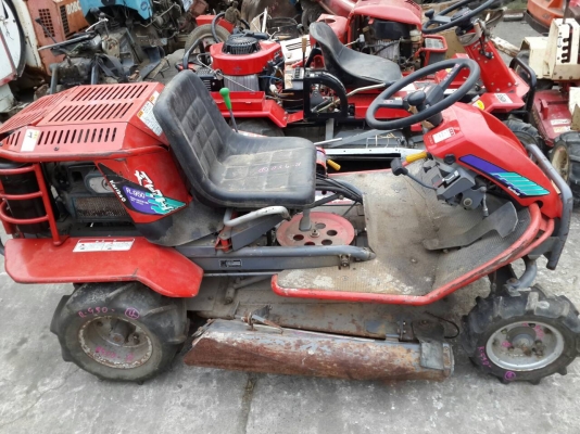 ขาย รถตัดหญ้า นั่งขับ เครื่องยนต์เบนซิล มีให้เลือกหลายคัน มือสองญี่ปุ่น