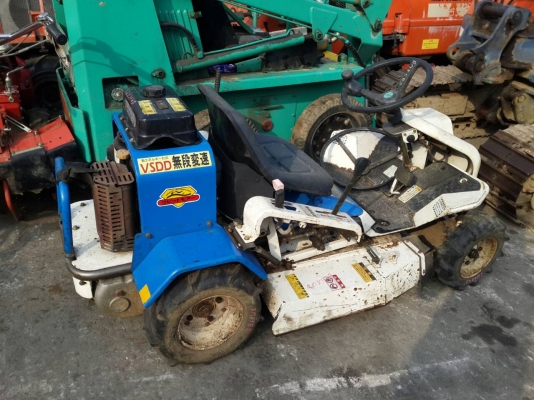 ขาย รถตัดหญ้า นั่งขับ เครื่องยนต์เบนซิล มีให้เลือกหลายคัน มือสองญี่ปุ่น