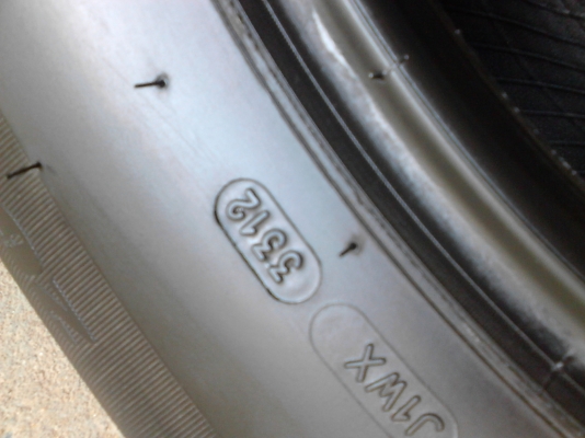 ถอดใหม่ๆ ยางปี 12 MICHELIN LATITUDE TOUR 265/65R17 มีชุด 4 เส้น TEL.081-427-3941 ถอดใหม่ๆ ยางปี 12 MICHELIN LATITUDE TOUR 265/65R17 มีชุด 4 เส้น TEL.081-427-3941