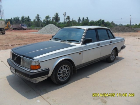 ขายรถ วอลโว่ 244 Glt ปี87 เครื่องเดิม2.4 เกียร์ออโต้ ติดแก๊ส LPG ภายในสวยเดิมมากๆ กระจกไฟฟ้าทั้งคัน เพาเวอร์ แอร์เย็นมาก ตัวถังเดิม สีซีด ทรงสวยเดิม เครื่องดี เกียร์ดี ยางใหม่ 4 เส้น ภาษีปี57 รถขับดีครับ น่าสะสม ขายถูกครับ