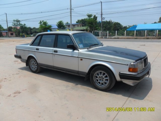 ขายรถ วอลโว่ 244 Glt ปี87 เครื่องเดิม2.4 เกียร์ออโต้ ติดแก๊ส LPG ภายในสวยเดิมมากๆ กระจกไฟฟ้าทั้งคัน เพาเวอร์ แอร์เย็นมาก ตัวถังเดิม สีซีด ทรงสวยเดิม เครื่องดี เกียร์ดี ยางใหม่ 4 เส้น ภาษีปี57 รถขับดีครับ น่าสะสม ขายถูกครับ