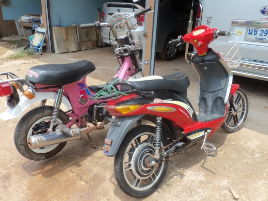 ขายรถชาลีเครื่องเวฟ100 มีคู่มือ แถมรถจักรยานไฟฟ้า ขายรถชาลีเครื่องเวฟ100 มีคู่มือ แถมรถจักรยานไฟฟ้า