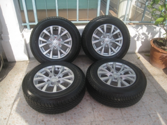 ขายล้อแม็กป้ายแดง pajerosport 17"x7.5" et38 6h139.7 ยางปี13 สนใจติดต่อเล็กคลองสามครับ (081-3747940)