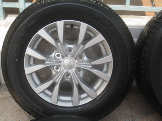 ขายล้อแม็กป้ายแดง pajerosport 17"x7.5" et38 6h139.7 ยางปี13 สนใจติดต่อเล็กคลองสามครับ (081-3747940)
