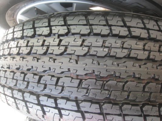 ขายล้อแม็กป้ายแดง pajerosport 17"x7.5" et38 6h139.7 ยางปี13 สนใจติดต่อเล็กคลองสามครับ (081-3747940)