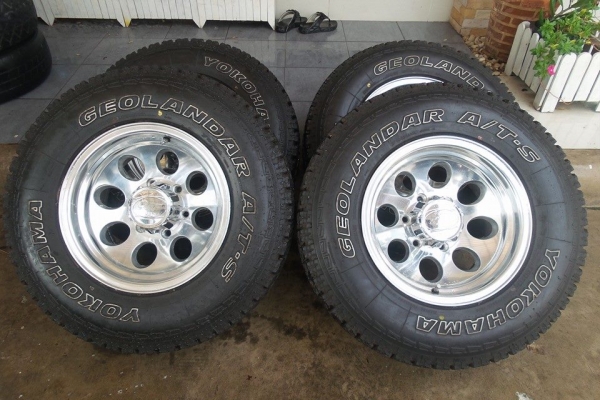หยดน้ำ15x8 ET0 พร้อมยาง YOKOHAMA 235/75/R15 ปี13