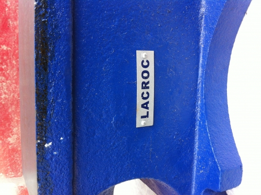 ทั่งตีเหล็ก LACROC ของเมริกาขนาด 50  ปอนด์ สภาพใหม่ยังไม่ได้ใช้ทนแรงกระแทกต่างๆได้ดี (มีมา4ตัว)