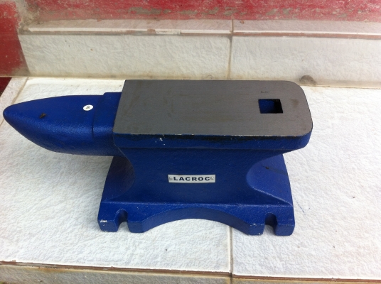ทั่งตีเหล็ก LACROC ของเมริกาขนาด 50  ปอนด์ สภาพใหม่ยังไม่ได้ใช้ทนแรงกระแทกต่างๆได้ดี (มีมา4ตัว)