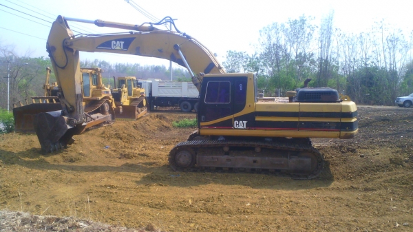 รถขุด แค๊ต ๓๓๐ บี เครื่องอีซูสุ เดก้า ๒๗๐ ช่วงล่างสวยเต็มร้อย ชอบราคาเท่าไร ต่อรองกันได้ครับ