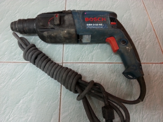 ขายสว่านไฟฟ้าระบบโรตารี่ยี่ห้อBOSCHรุ่นGBH2-23RE(650วัตต์)สภาพดีพร้อมใช้งานครับ
