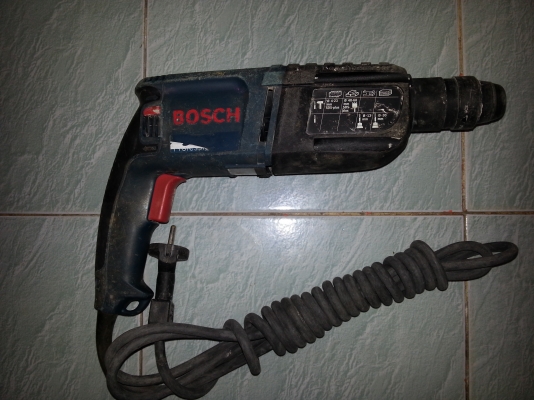 ขายสว่านไฟฟ้าระบบโรตารี่ยี่ห้อBOSCHรุ่นGBH2-23RE(650วัตต์)สภาพดีพร้อมใช้งานครับ
