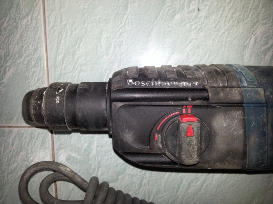 ขายสว่านไฟฟ้าระบบโรตารี่ยี่ห้อBOSCHรุ่นGBH2-23RE(650วัตต์)สภาพดีพร้อมใช้งานครับ