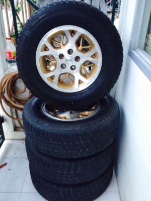 ล้อแมก jeep grand ZJ เก่าเชียงกง พร้อมยางพอใช้ 235/70/16 ล้อแมก jeep grand ZJ เก่าเชียงกง พร้อมยางพอใช้ 235/70/16