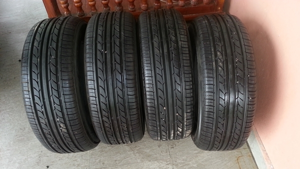 ยาง 195/60/R15 Yokohama ปี2012 ดอกเต็ม วิ่งน้อย จำนวน 4 เส้น