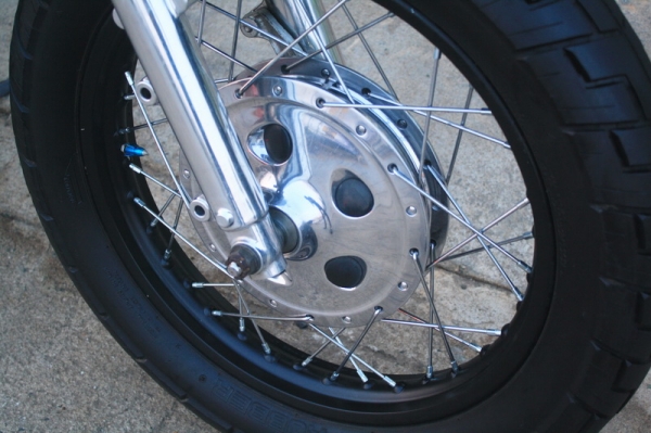 SR400 สีขาวเก็บงานแล้ว สรรพสามิตตัวจริง $ 69,000