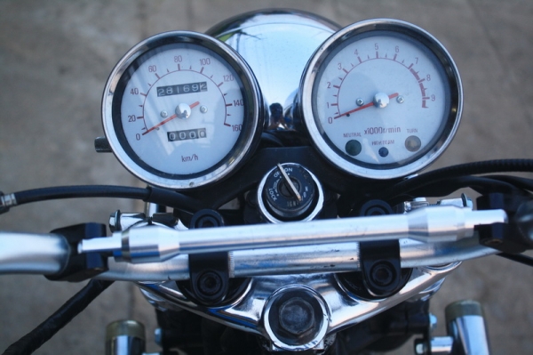 SR400 สีขาวเก็บงานแล้ว สรรพสามิตตัวจริง $ 69,000