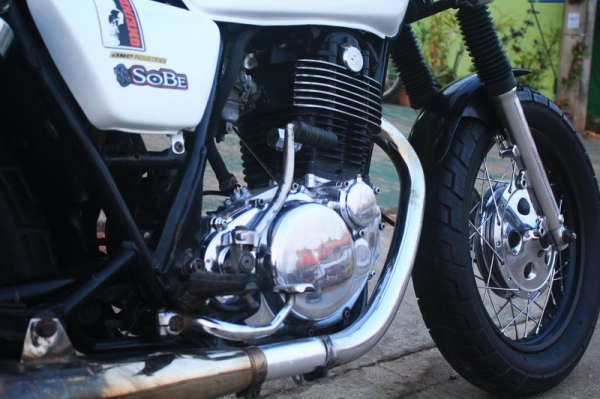 SR400 สีขาวเก็บงานแล้ว สรรพสามิตตัวจริง $ 69,000