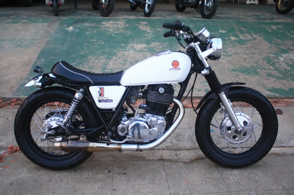 SR400 สีขาวเก็บงานแล้ว สรรพสามิตตัวจริง $ 69,000