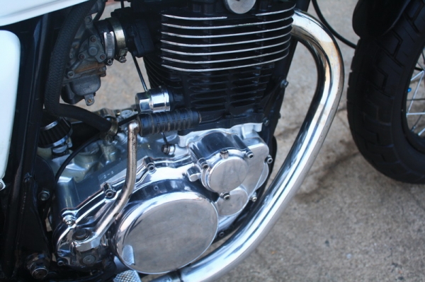 SR400 สีขาวเก็บงานแล้ว สรรพสามิตตัวจริง $ 69,000