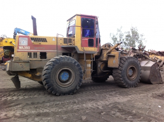 ขายรถตักล้อยางKOMATSU WA-380-1 รถใช้งาน พร้อมขาย ราคาย้อมๆ