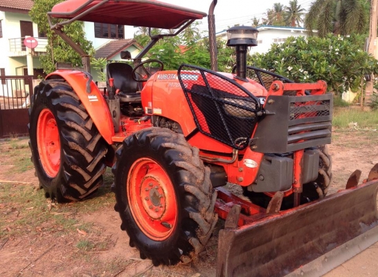 เเทรกเตอร์คูโบต้า M70  เดิมๆทั้งคัน พร้อมใช้งาน  ขายพร้อใบดันหน้า
