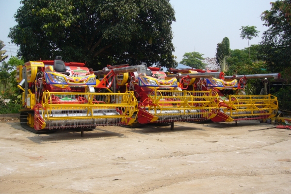 รถเกี่ยวข้าวเกษตรพัฒนา
