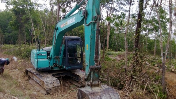รถแบคโฮ KOBELCO  SK - 140   สนใจติดต่อ  081 - 6079515