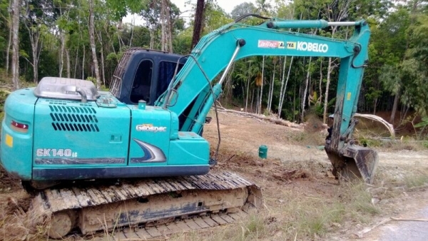รถแบคโฮ KOBELCO  SK - 140   สนใจติดต่อ  081 - 6079515