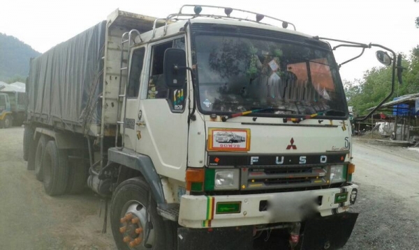 รถมิตซู 10 ล้อดั้ม 220 แรงม้า. ปี 38  ( ขายแม่,ลูก )   สนใจติดต่อ 081 - 6079515
