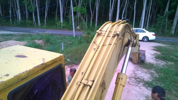 pc200-3 คอนโทนสั้น รถแห้งทั้งคันไม่มีเยิ้ม เอวแน่น เครื่องแน่น ปั้มแน่น รถแรงดีไม่โหลด.. pc200-3 คอนโทนสั้น รถแห้งทั้งคันไม่มีเยิ้ม เอวแน่น เครื่องแน่น ปั้มแน่น รถแรงดีไม่โหลด..