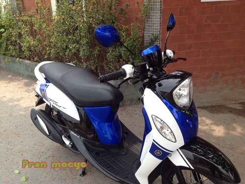 ขายรถมอเตอร์ไซค์มือสองyamaha fino fiสีขาวน้ำเงินดำ ปี2556